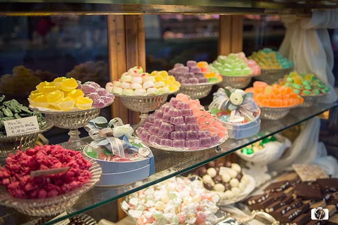 Candy-display-Caffe-Gilli-Florence