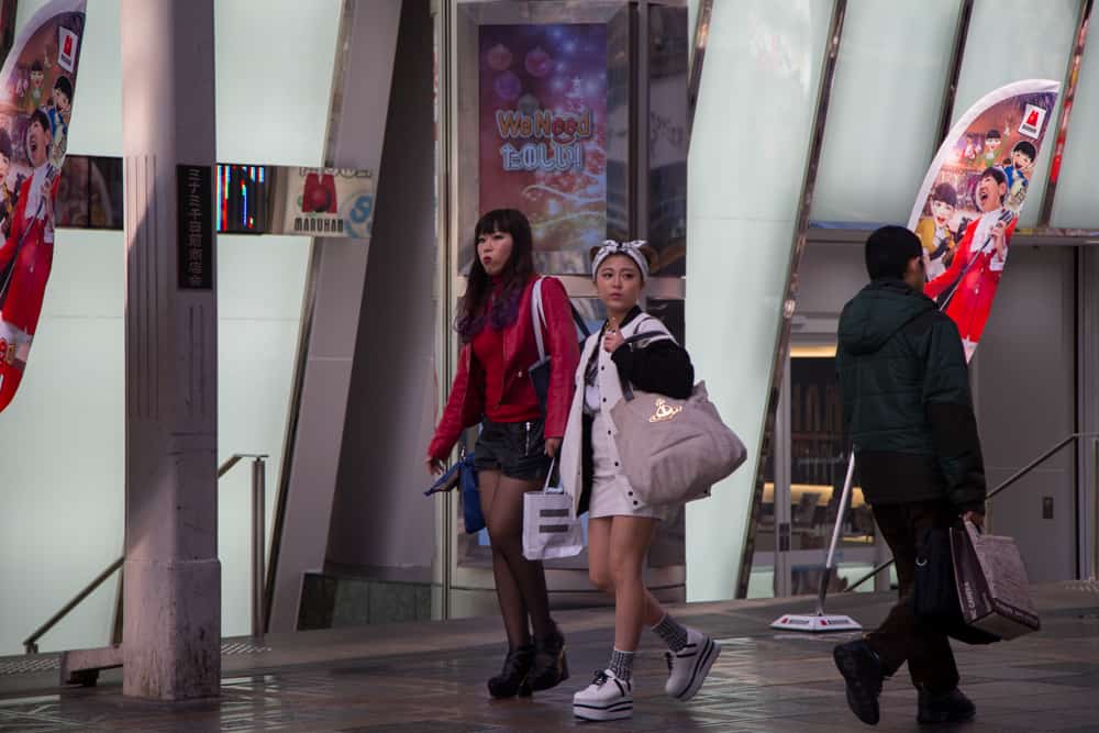5 Awesome Things to Photograph in Osaka -People watching